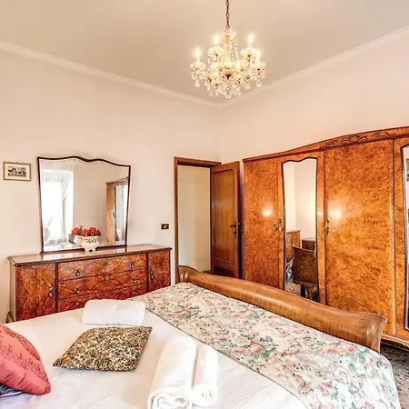 Warm In Ancient Building In Vatican-p S Pietro Roma