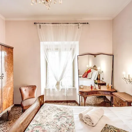 Warm In Ancient Building In Vatican-p S Pietro Apartament