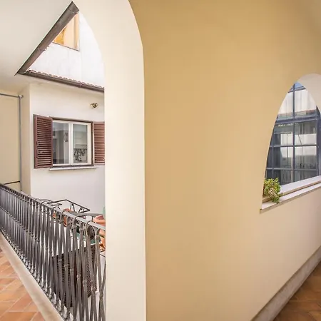 Warm In Ancient Building In Vatican-p S Pietro * Roma