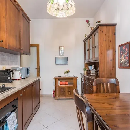 Warm In Ancient Building In Vatican-p S Pietro Apartament