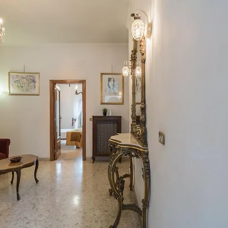 Warm In Ancient Building In Vatican-p S Pietro Apartament Rzym