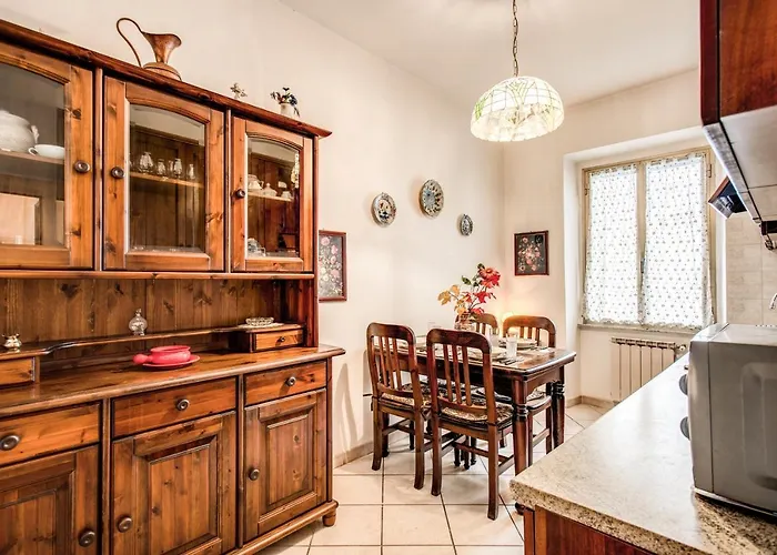 Warm In Ancient Building In Vatican-p S Pietro Apartament