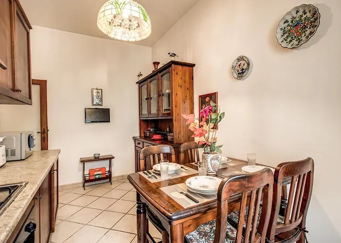 Warm In Ancient Building In Vatican-p S Pietro Apartament *