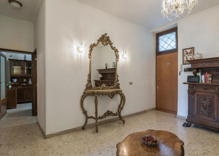 Warm In Ancient Building In Vatican-p S Pietro * Rzym